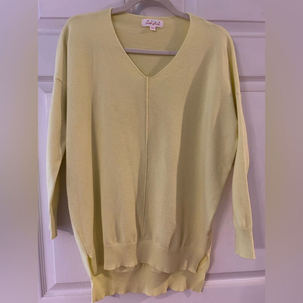 Elegant V-Neck Sweater in Soft Yellow